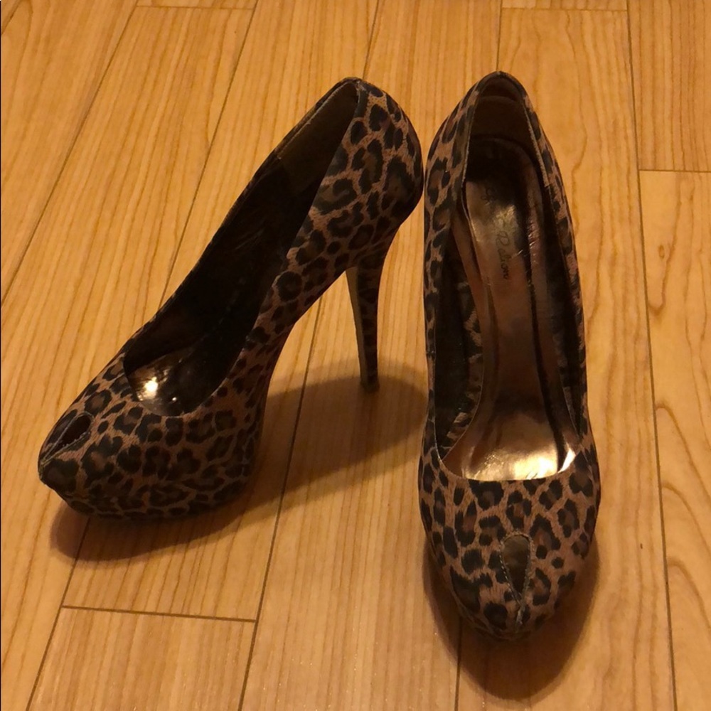 2/$20 🌻 BCB Generation Leopard Print Pumps Size 7